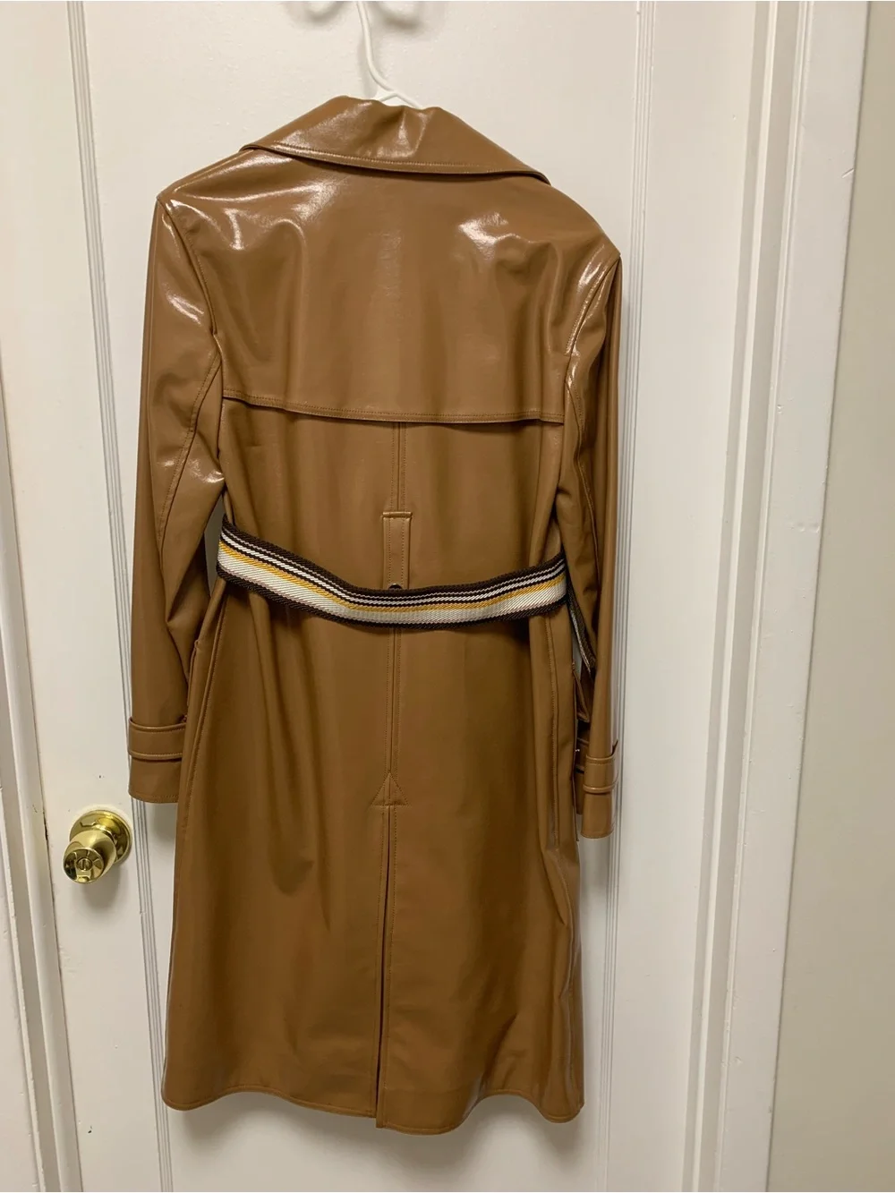 Diane Von Furstenberg Women's Tan Faux-Leather Trench Coat w/Striped Belt Sz. 0 - Picture 2 of 10